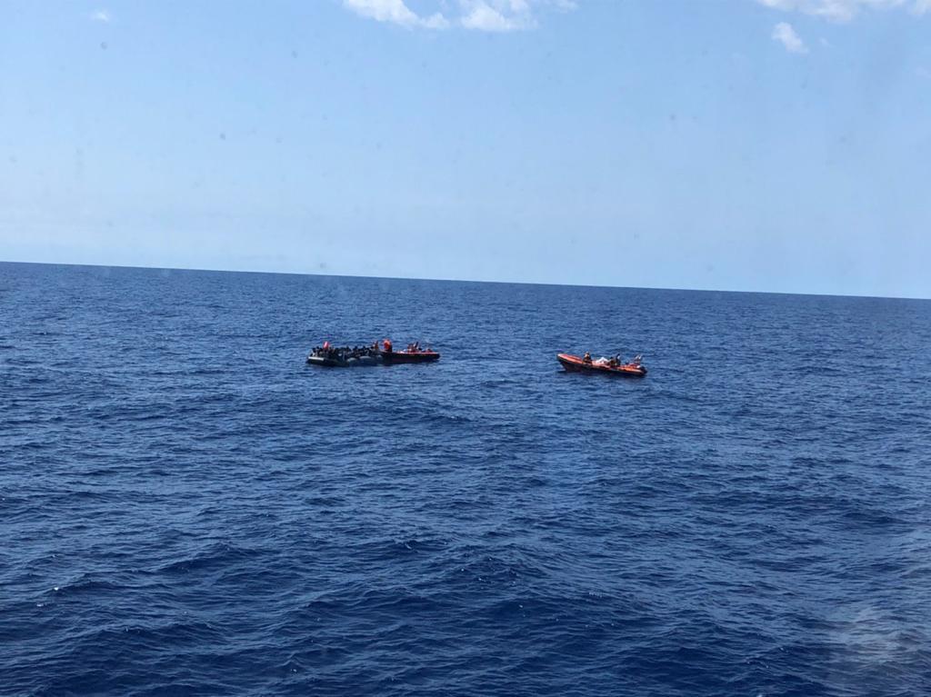 L'imbarcazione alla deriva nel Mediterraneo salvata oggi da EMERGENCY e Open Arms