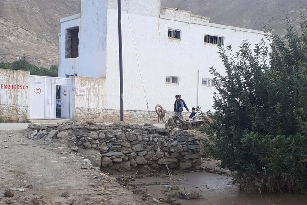 Alluvione in Afghanistan: EMERGENCY riceve 2 morti e 10 feriti nei suoi presidi vicino a Kabul